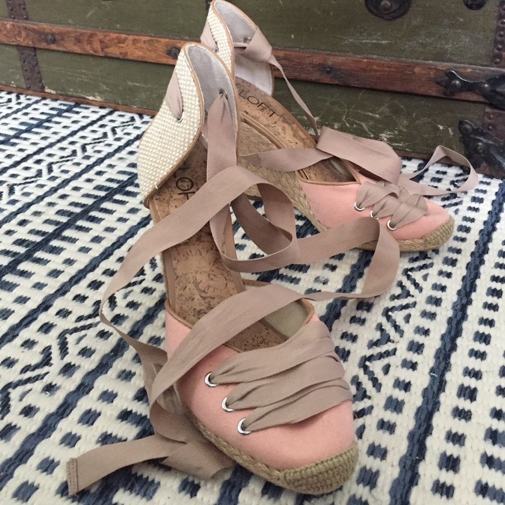 Lace-up pale pink and taupe wedges